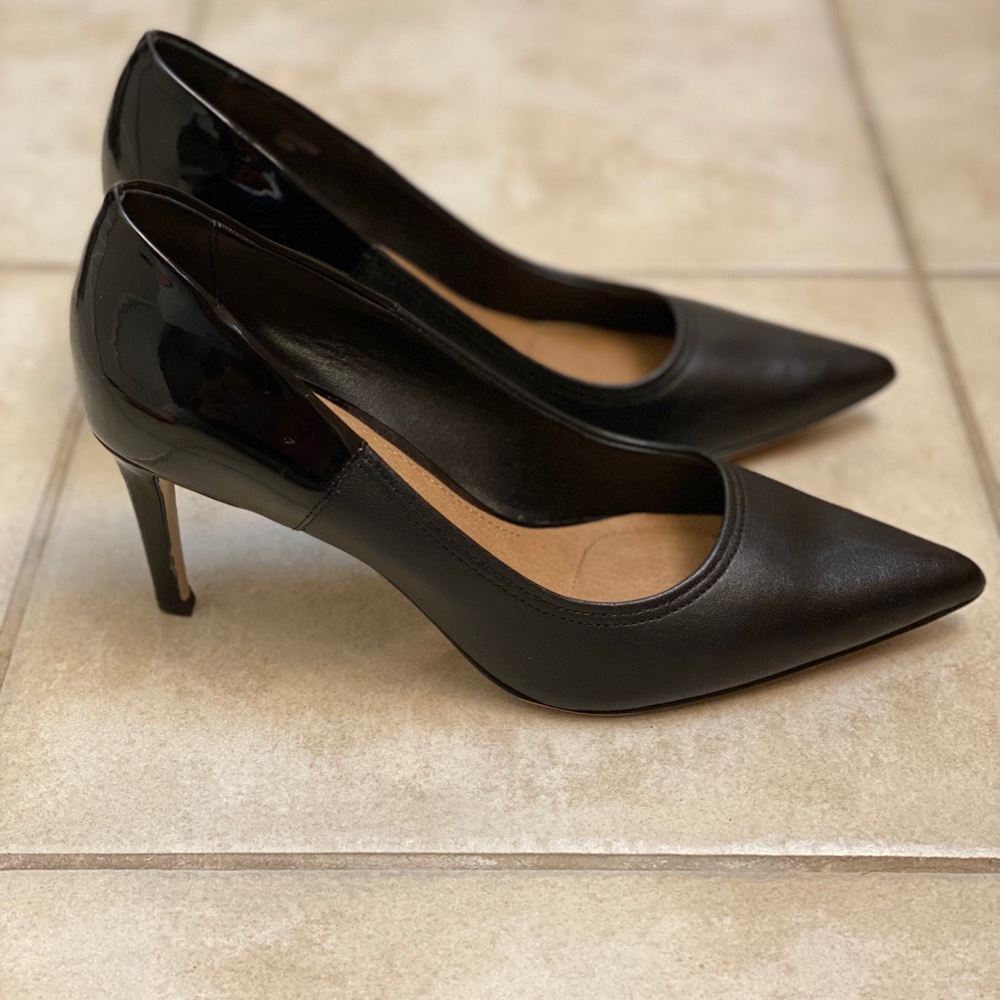 Tahari Peyton Pump - Black Leather